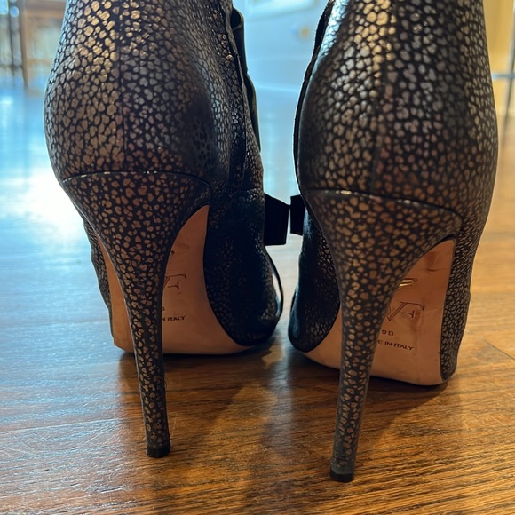 💕x2HP💕Diane von Furstenberg Radcliff Lace-Up Bootie metallic dark silver - Picture 12 of 14